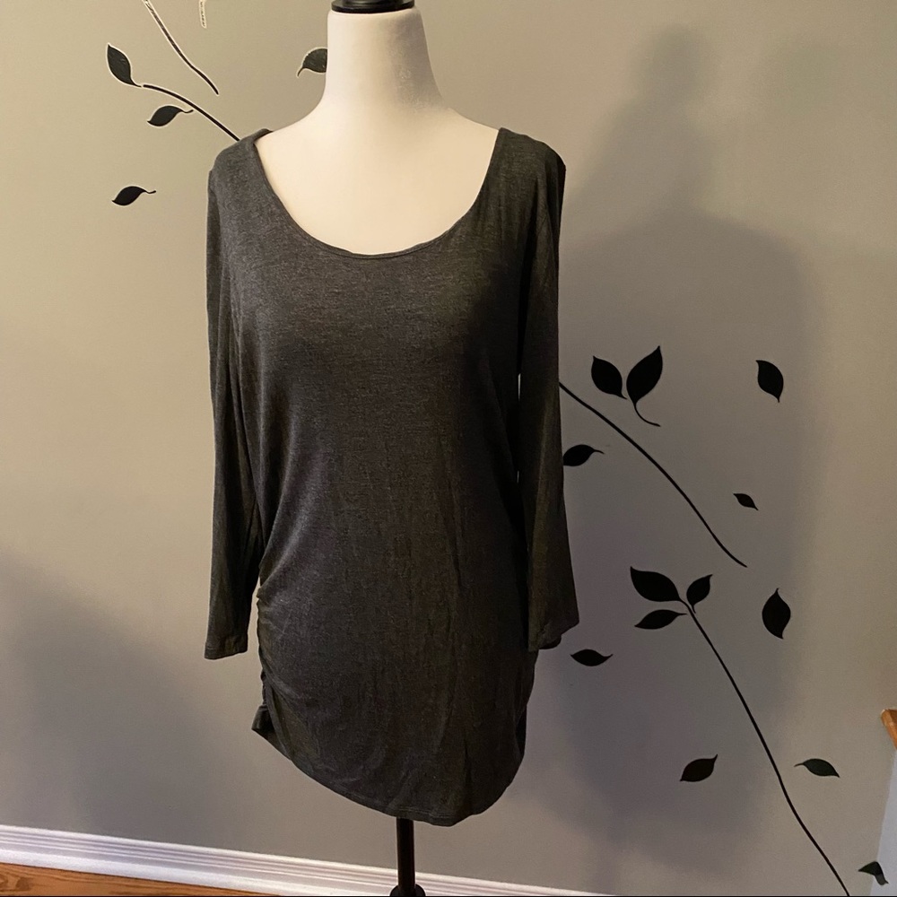 3/4 sleeve maternity top.